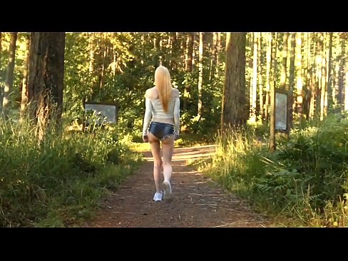 ❤️ Ilus naine liigub aeglaselt, mitte alasti video ❌ Anaal video at us ☑