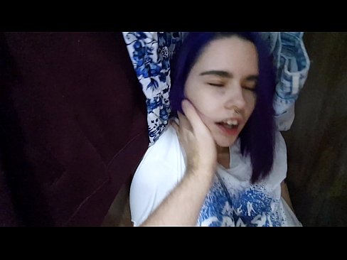 ❤️ Leidsin oma õe kapist ja aitasin tal cumida ❌ Anaal video at us ☑